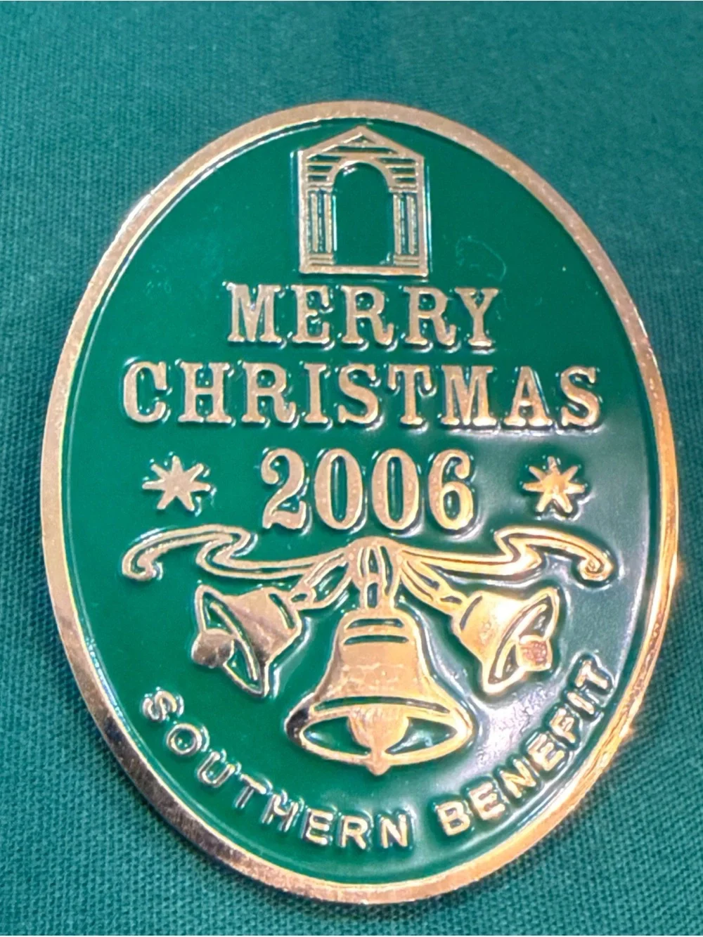 2006 Merry Christmas Southern Benefit Pin. 66C